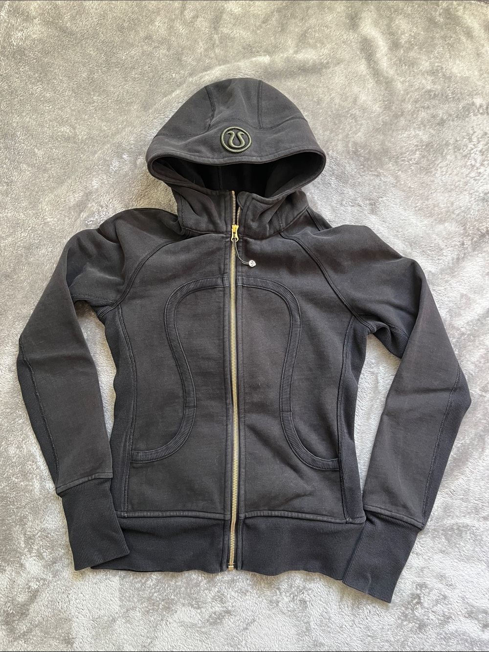 Lululemon Black and Green Full-Zip Hooded Scuba w/ gold colored hardware, size 6